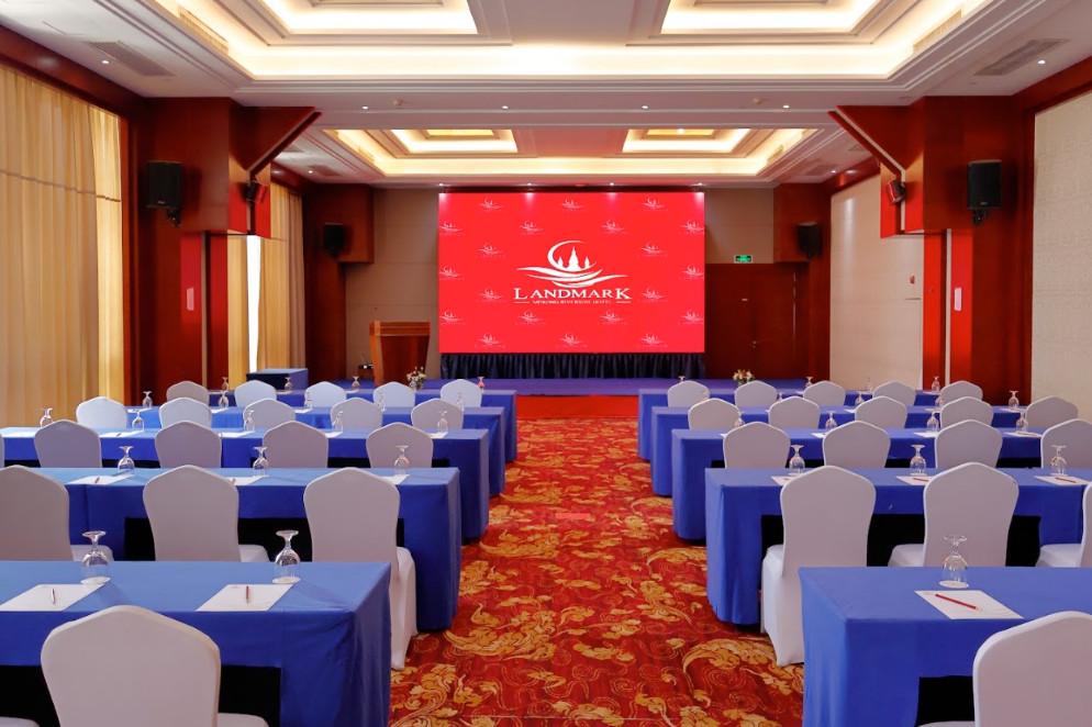 DIAMOND ROOM